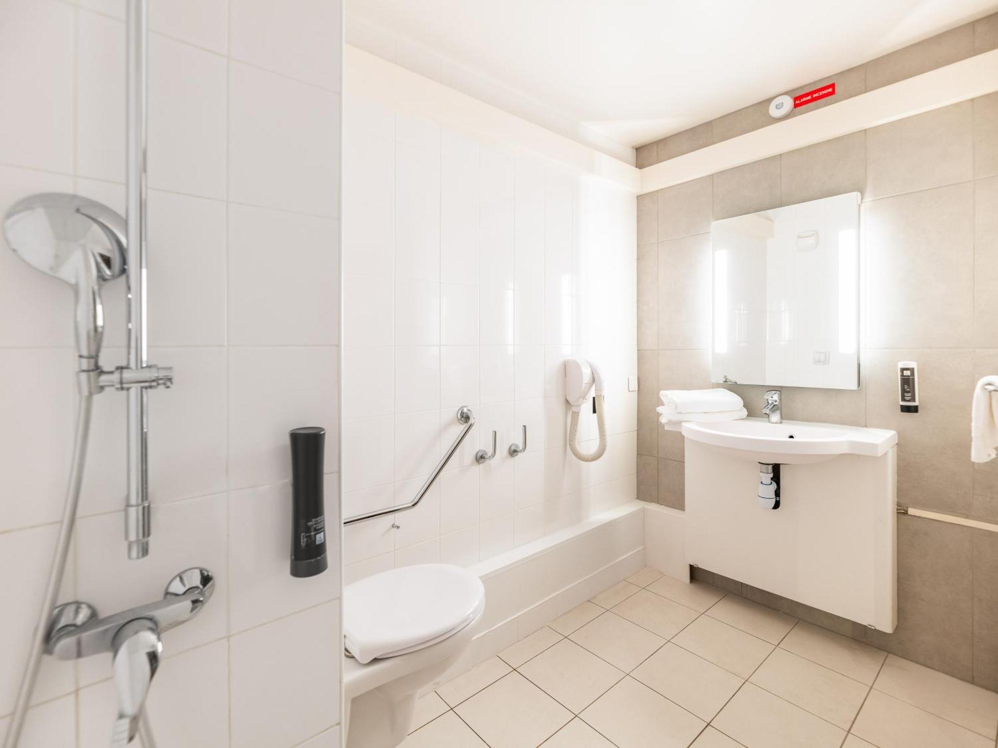 B&B Hotel Lyon Eurexpo Bron Room photo