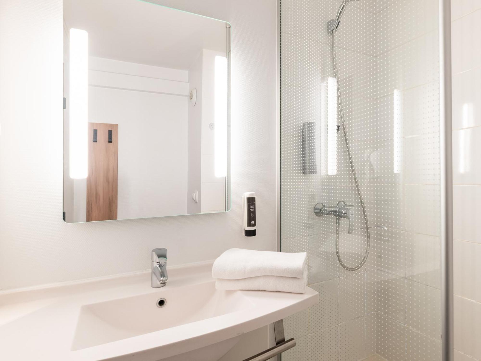 B&B Hotel Lyon Eurexpo Bron Room photo