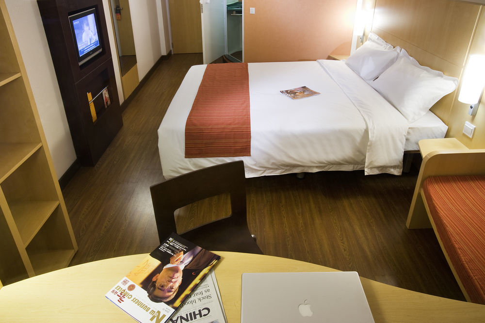 B&B Hotel Lyon Eurexpo Bron Exterior photo